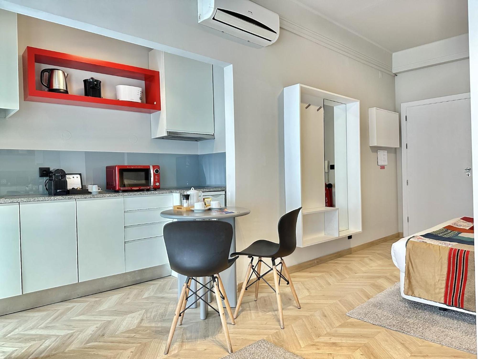 Centrally Located In Apartamento