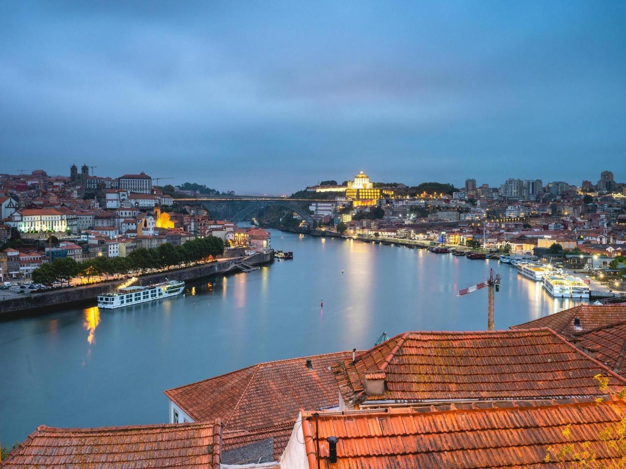 Centrally Located In Apartamento
