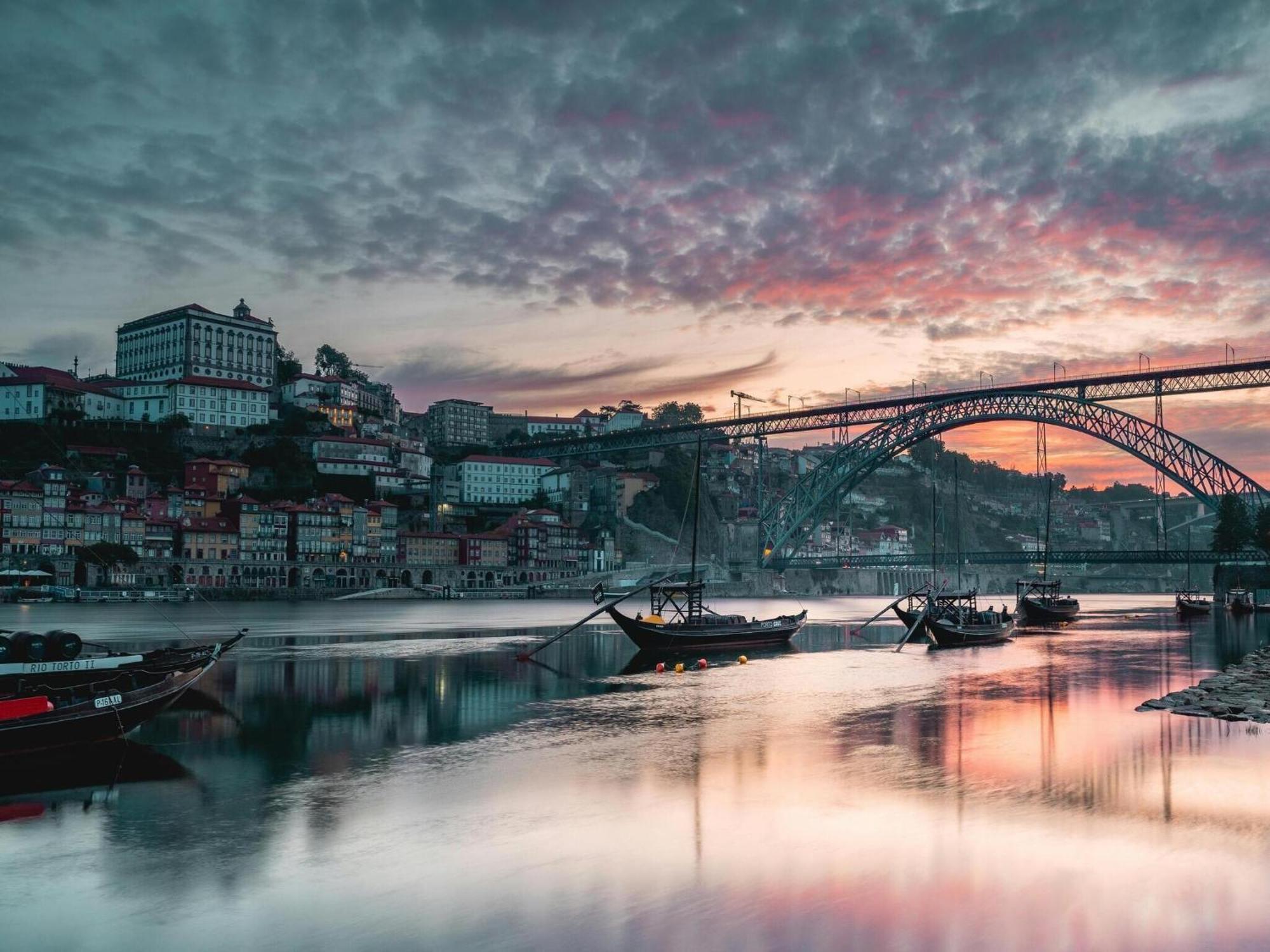 Centrally Located In Apartamento Oporto